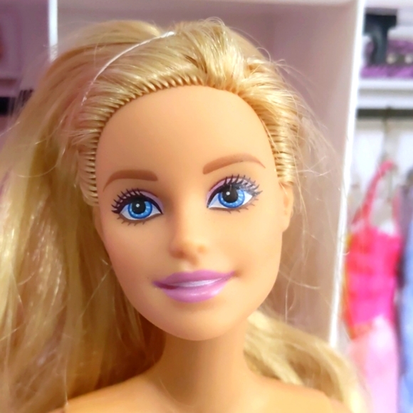 Barbie Doll Plus Accessories No Closet - Picture 5 of 11